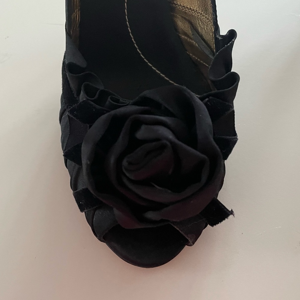 COPY - BCBG open toe - strap back heels - Picture 3 of 5